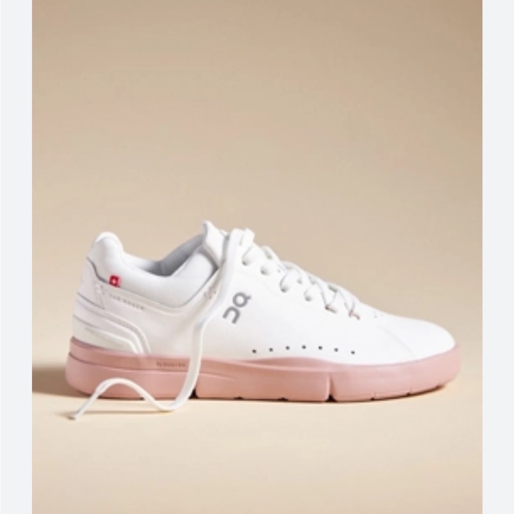 On‎ The Roger Advantage White and Pink Sneakers 9.5